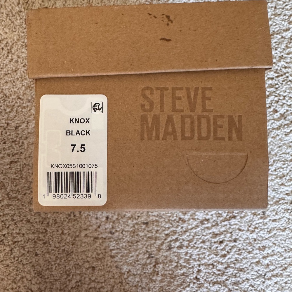 Steve Madden Black and Tan 'New York' Slide Sandals - Picture 3 of 3